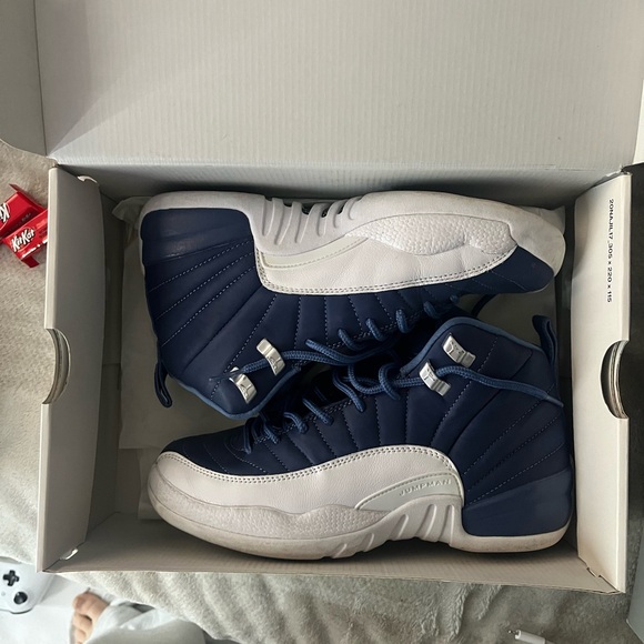 Jordan 12 Retro SE - Stone Blue says 6Y but converts to a women’s size 8 - Picture 2 of 6